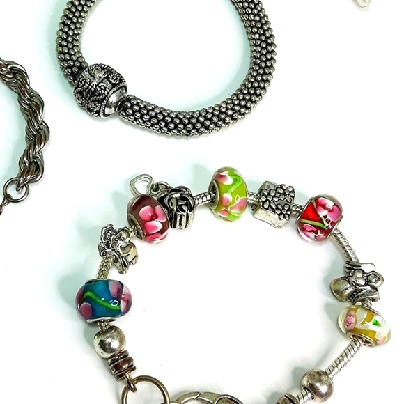 🎈LOT OF 2🎈Silver Tone Charm Bracelets - Picture 1 of 6